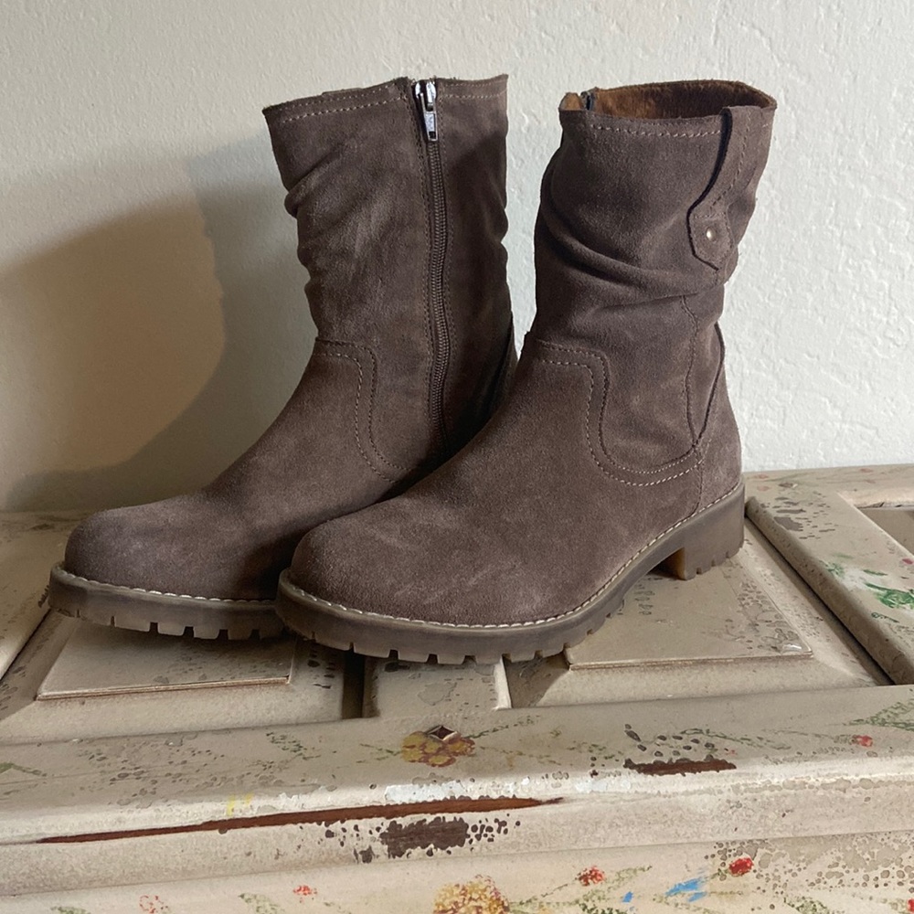 Eric Michael Suede Taupe Boots